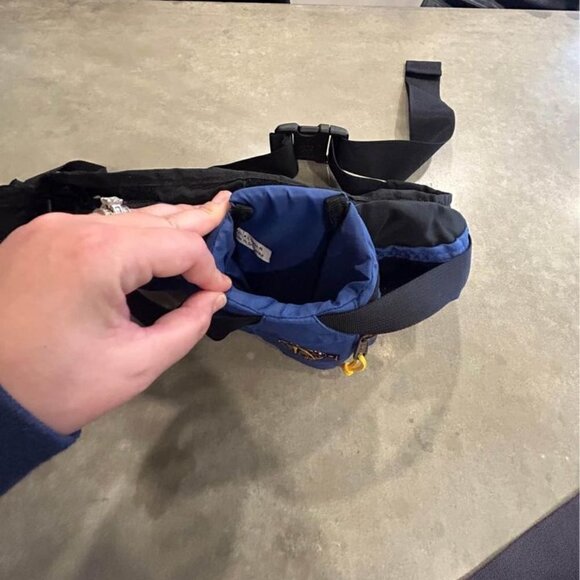 Oversized hiking belt bag. QUEST. Velcro detachable. Heavy duty buckle. - Picture 4 of 10